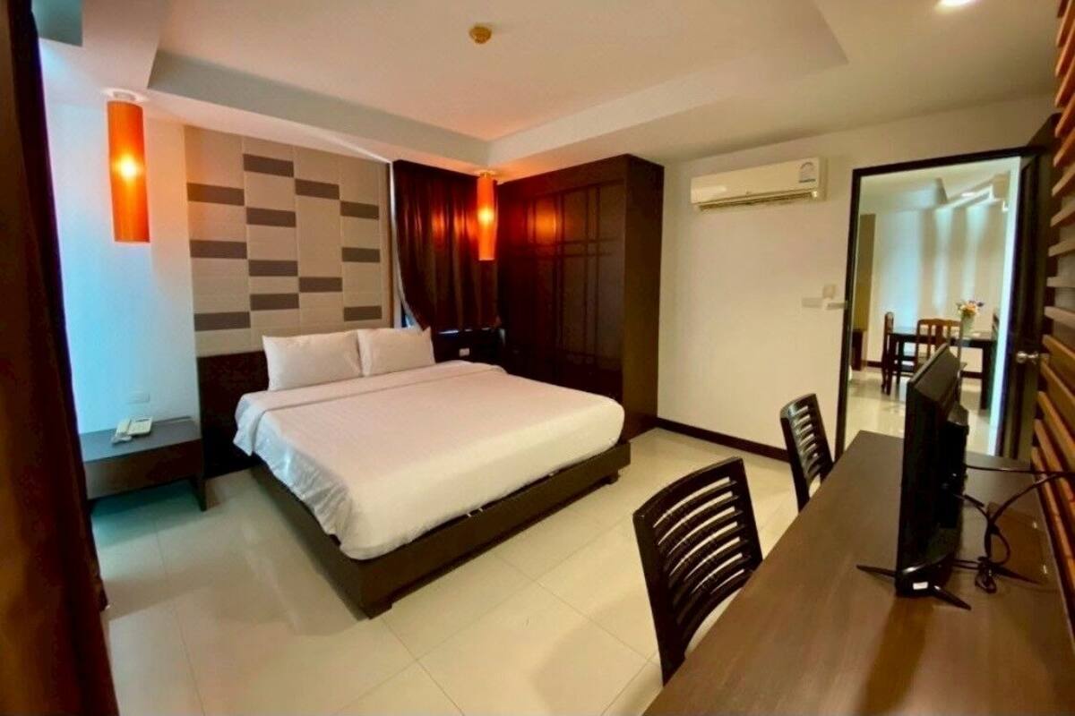 In-room safe, individually decorated, individually furnished, desk