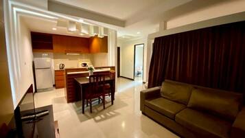 Family Room | Living area | 32-inch TV with cable channels