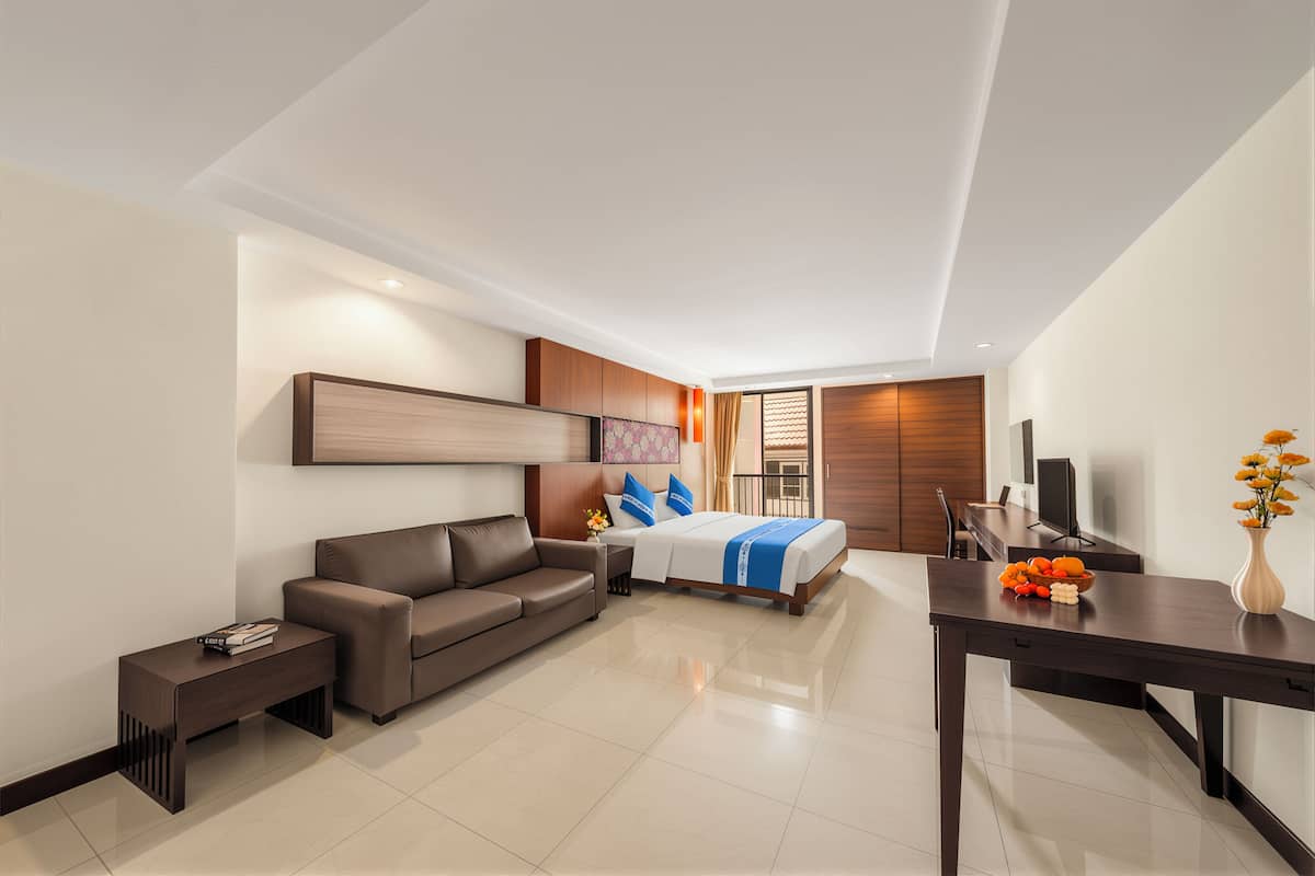 Superior Double Room | Premium bedding, in-room safe, desk, WiFi (free)