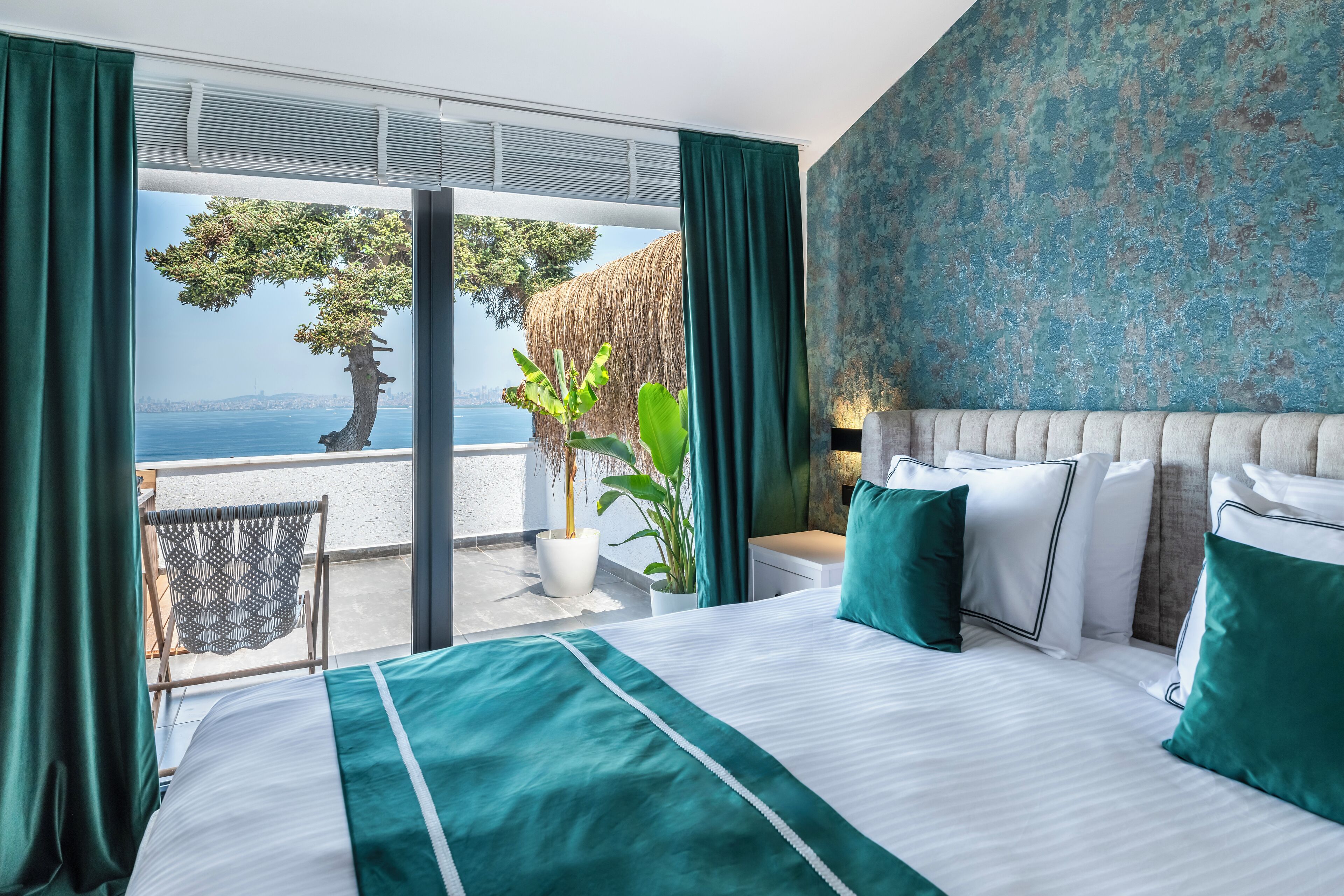 Presidential Suite, Sea View | In-room safe, desk, laptop workspace, blackout drapes