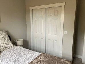 2 bedrooms, WiFi, bed sheets - Private Home 5 mins to Horse Show/Hiking/Golf (Williamsburg)