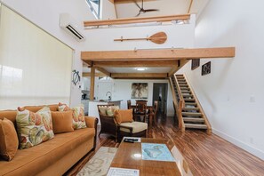Smart TV - Ocean View, Beach Front 2bd 2ba unit less than a minute walk to the beach! (Lahaina)