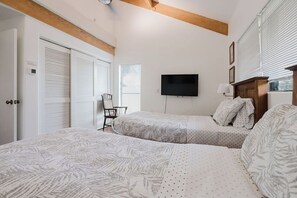 2 bedrooms, in-room safe, WiFi, bed sheets