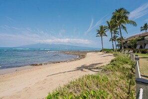 Sun loungers, beach towels - Ocean View, Beach Front 2bd 2ba unit less than a minute walk to the beach! (Lahaina)