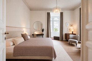 2 slaapkamers, een bureau, een strijkplank/strijkijzer, gratis wifi
