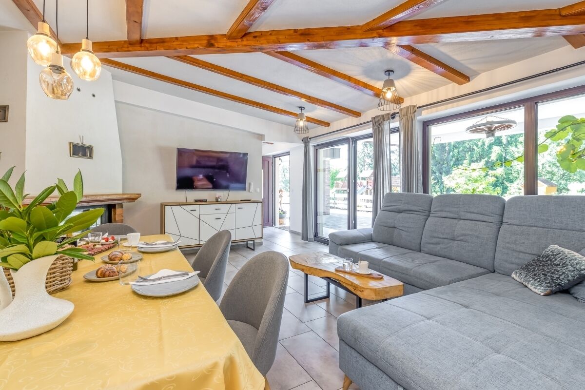 Superior Apartment, Pool View | Living room | Toys, printers