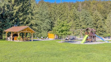 Área de juegos infantiles al aire libre