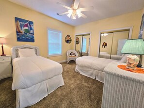 3 bedrooms, iron/ironing board, WiFi, bed sheets - Waterway Getaway  (Myrtle Beach)