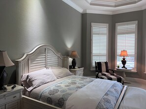 4 Schlafzimmer, Schreibtisch, BĂŒgeleisen/BĂŒgelbrett, Reisekinderbett