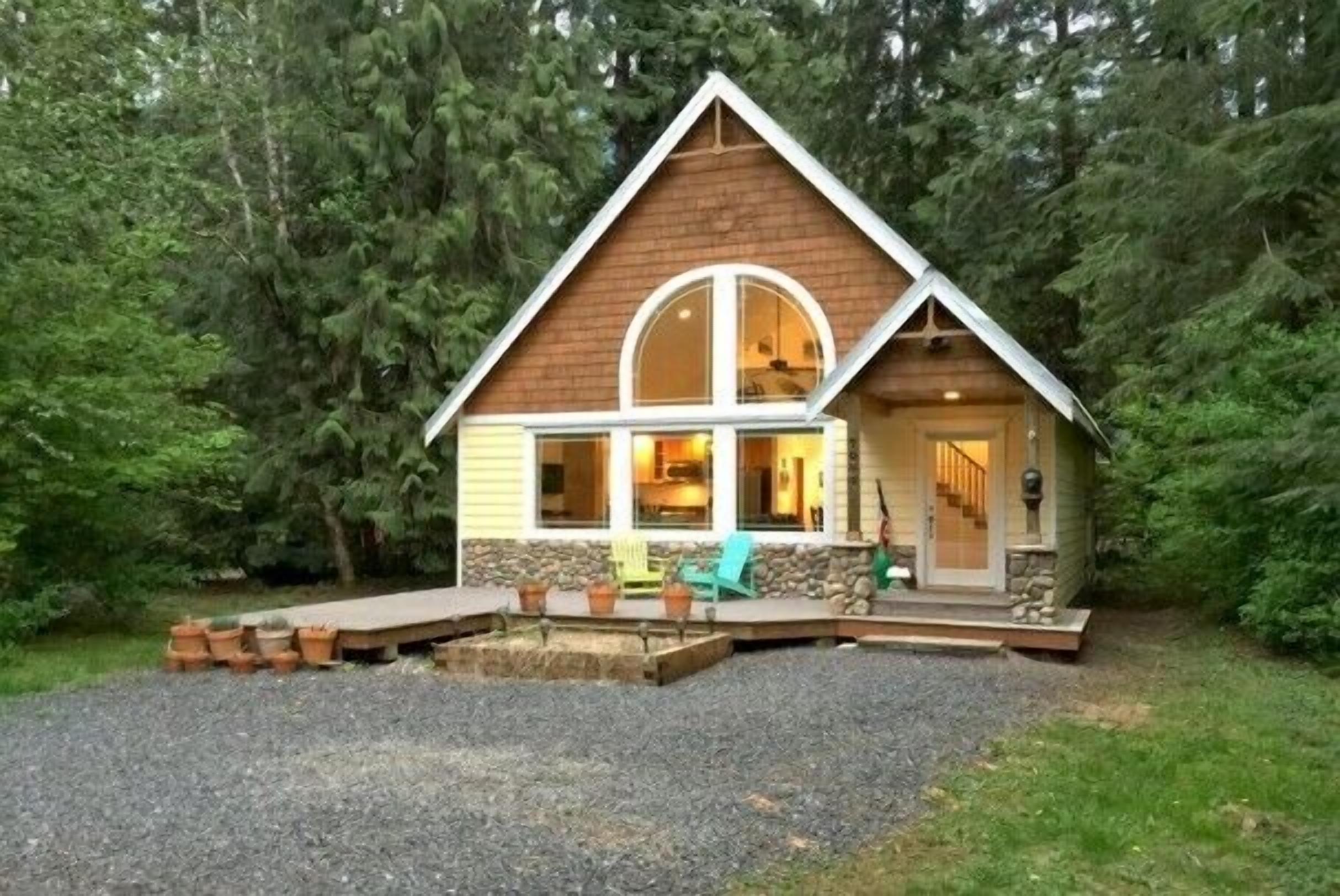 Mt. Baker Lodging Cabin 1 – Sleeps 8!
