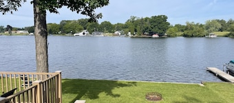 Cozy Lakefront Cottage