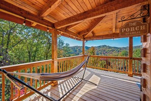 Terrace/patio - The Black Bears, Lush Views and Mountain Adventure Await You Here For Autumn! (Sevierville)