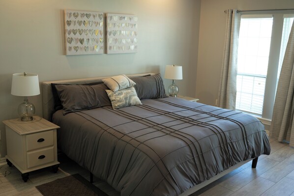 3 habitaciones, tabla de planchar con plancha, wifi y ropa de cama