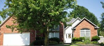 Walking distance to Coler MTN Bike - 3BR 2BA