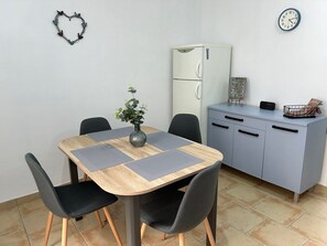 Dining - Maison Rouget De L'Isle: beautifully refurbished house, near all activites. (BÉZIERS)