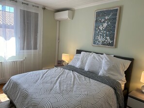 2 bedrooms, iron/ironing board, WiFi, bed sheets - Maison Rouget De L'Isle: beautifully refurbished house, near all activites. (BÉZIERS)
