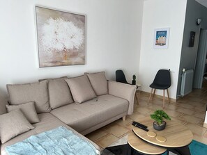 Smart TV - Maison Rouget De L'Isle: beautifully refurbished house, near all activites. (BÉZIERS)