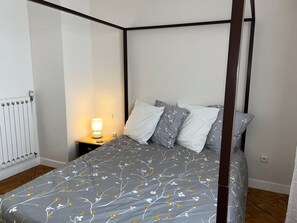 2 bedrooms, iron/ironing board, WiFi, bed sheets - Maison Rouget De L'Isle: beautifully refurbished house, near all activites. (BÉZIERS)