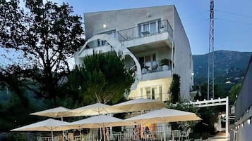 Sesongbasert utendørsbasseng