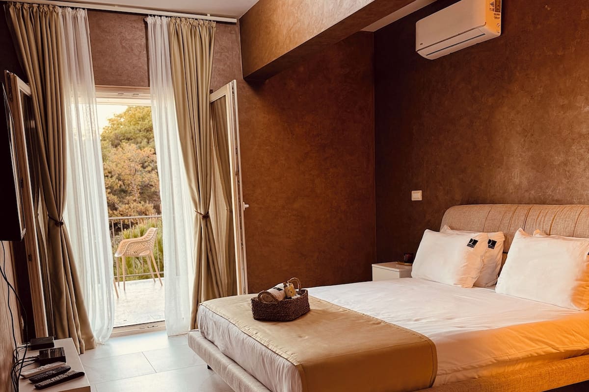 Gallery Studio, Sea View | 1 bedroom, desk, free WiFi, bed sheets