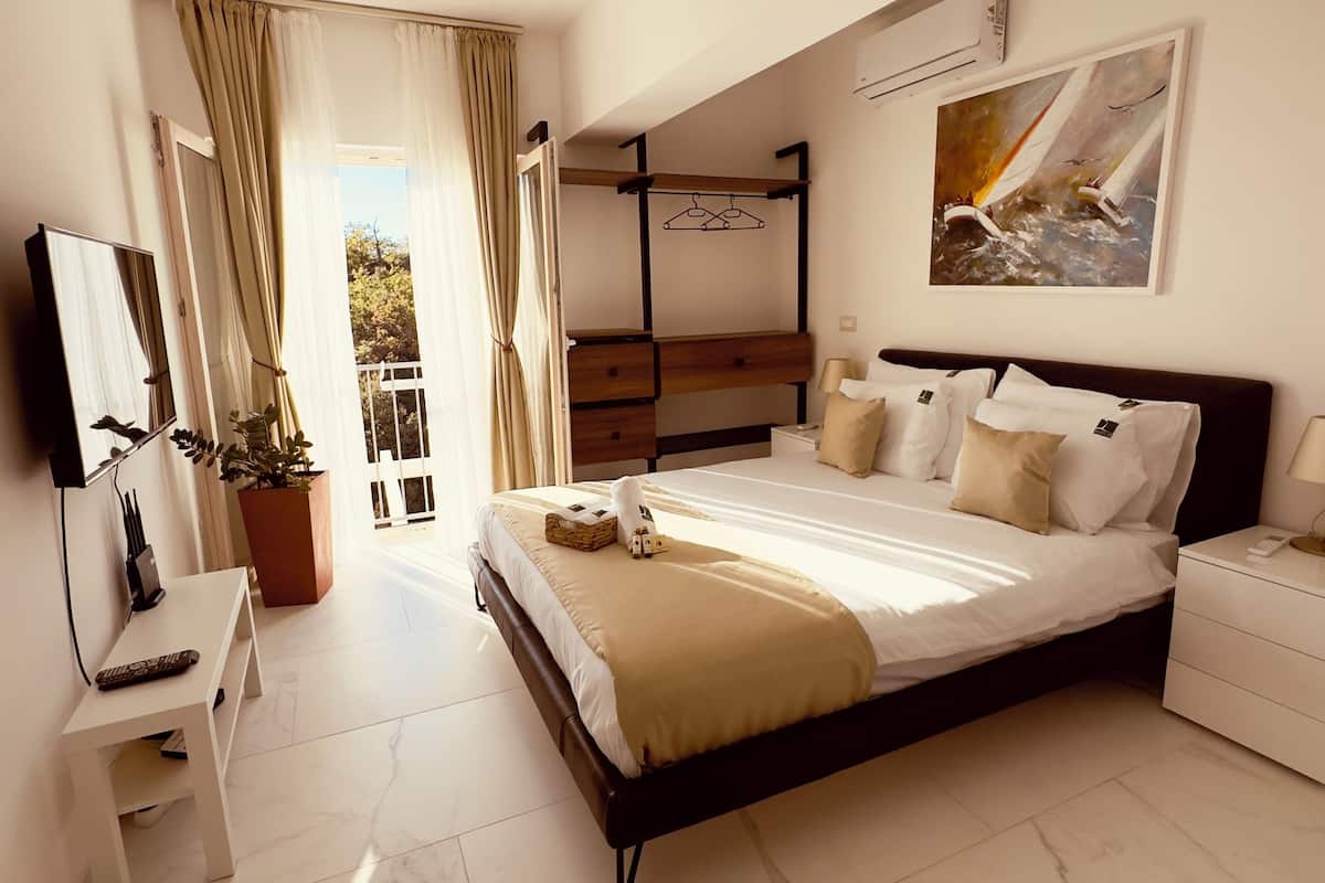 Romantic Studio, Sea View | 1 bedroom, desk, free WiFi, bed sheets