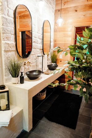 Hårføner og håndklær