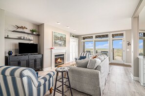 TV - Modern Main Floor Waterfront Condo (Manistee)