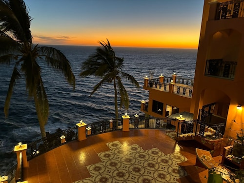 Casa del Cerro con Vista Panoramica ala Ciudad y al Oceano Pacifico