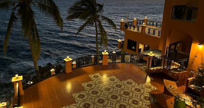 Casa del Cerro con Vista Panoramica ala Ciudad y al Oceano Pacifico