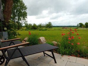 Terrace/patio - Stilvolle 5 Ferienwohnung in Historischem Gutshaus am Fluss mit Panoramablick (Lenzen (Elbe))