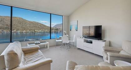 Remarkable Views - Queenstown Holiday Home