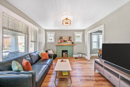 Bungalow style house, 10 min to downtown Cincy and 5 min to hiking trails!