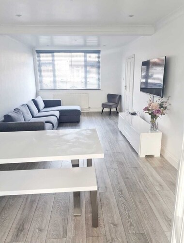 4 Bedroom House LONDON