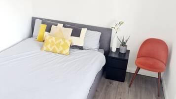 4 bedrooms, iron/ironing board, WiFi, bed sheets