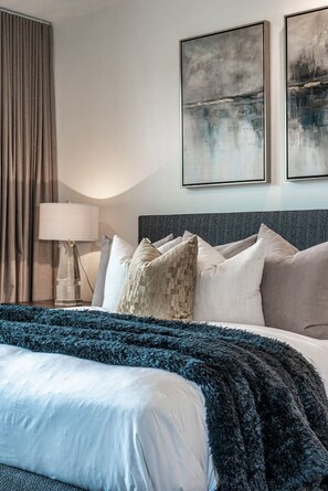 3 bedrooms, desk, travel cot, WiFi