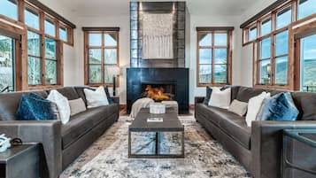 Televisión, chimenea