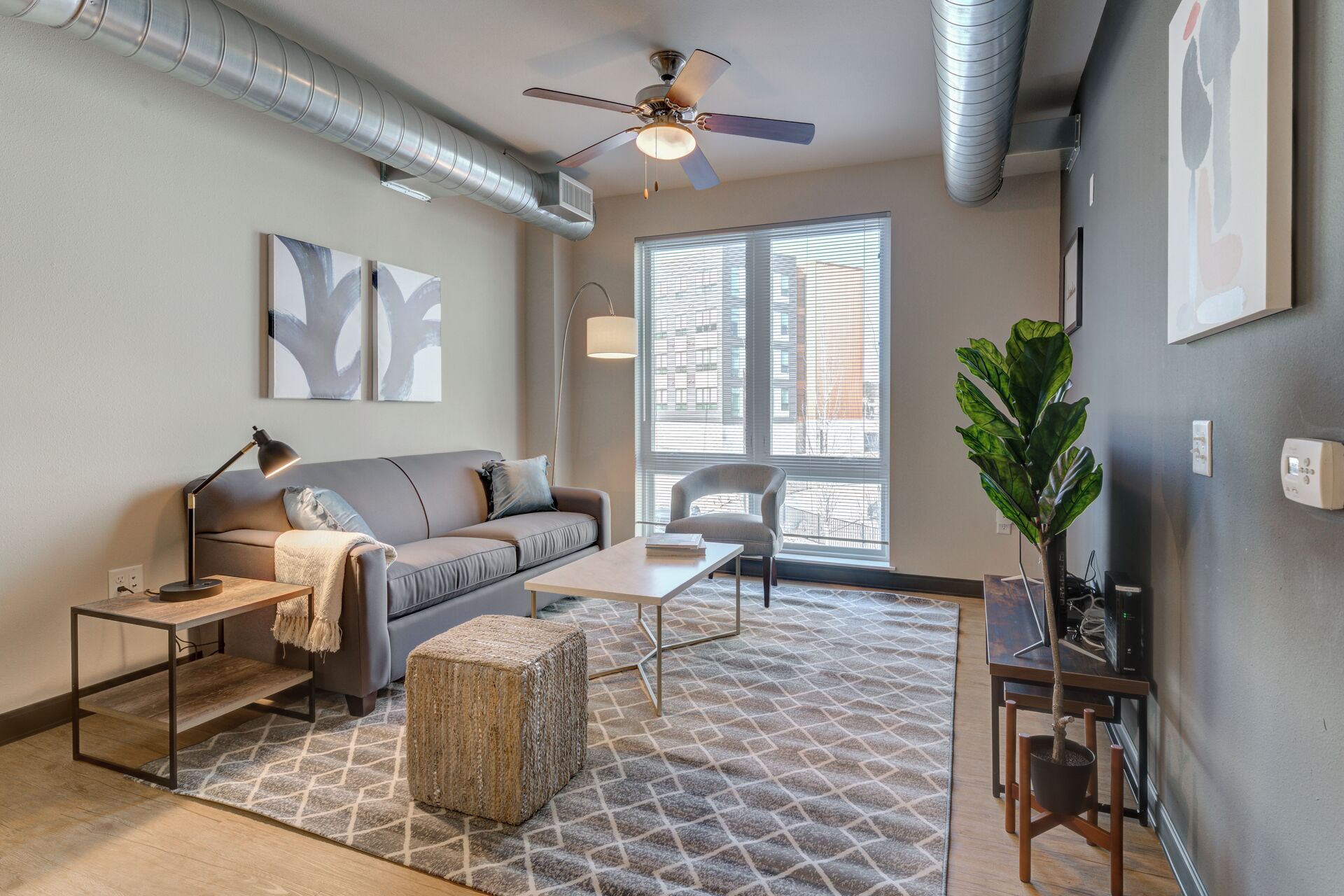 Milwaukee | Beautiful Family 2BD/2BA Downtown Apartment