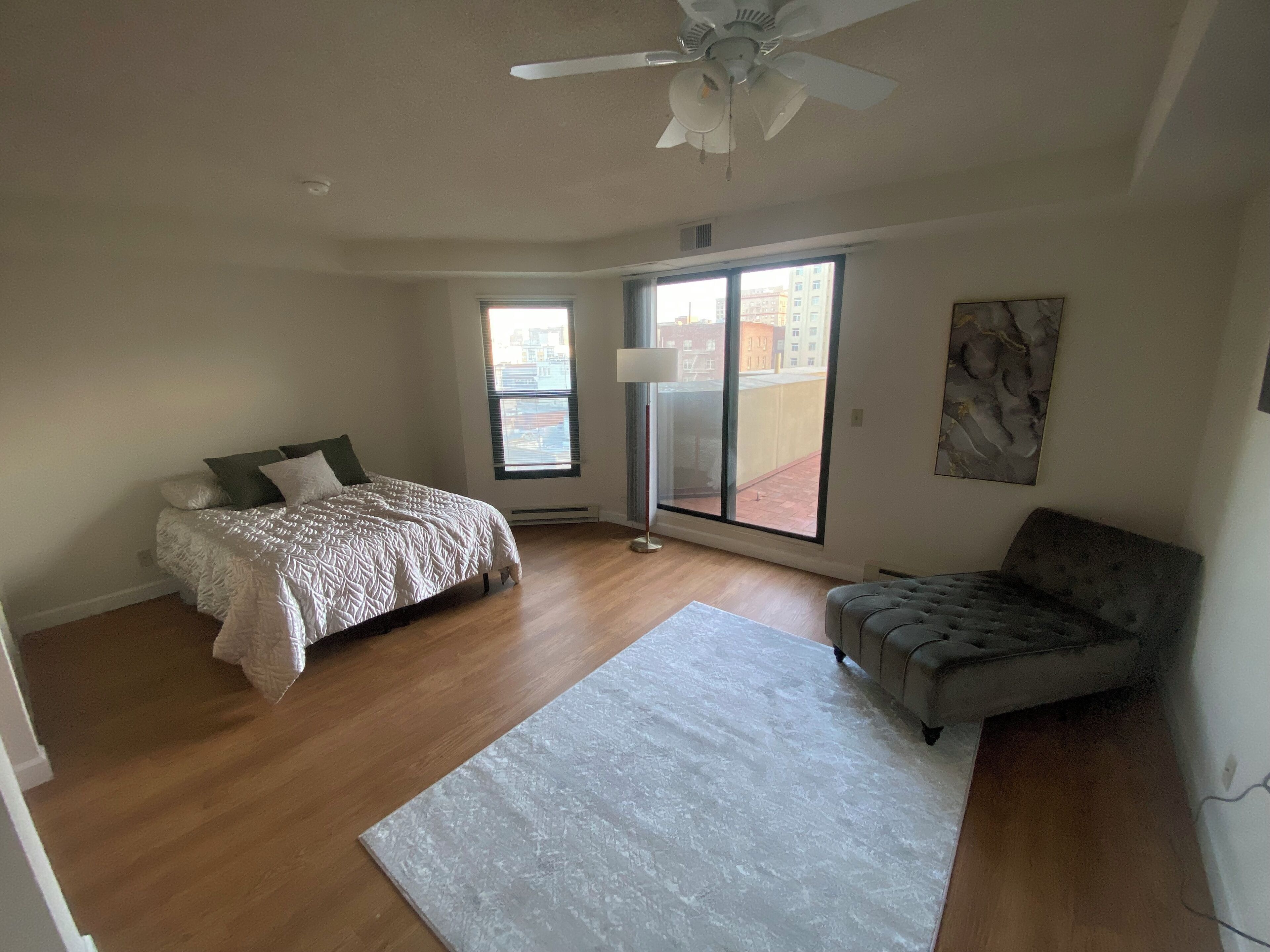 Studio w Private Patio Right in the Heart of Downtown SF