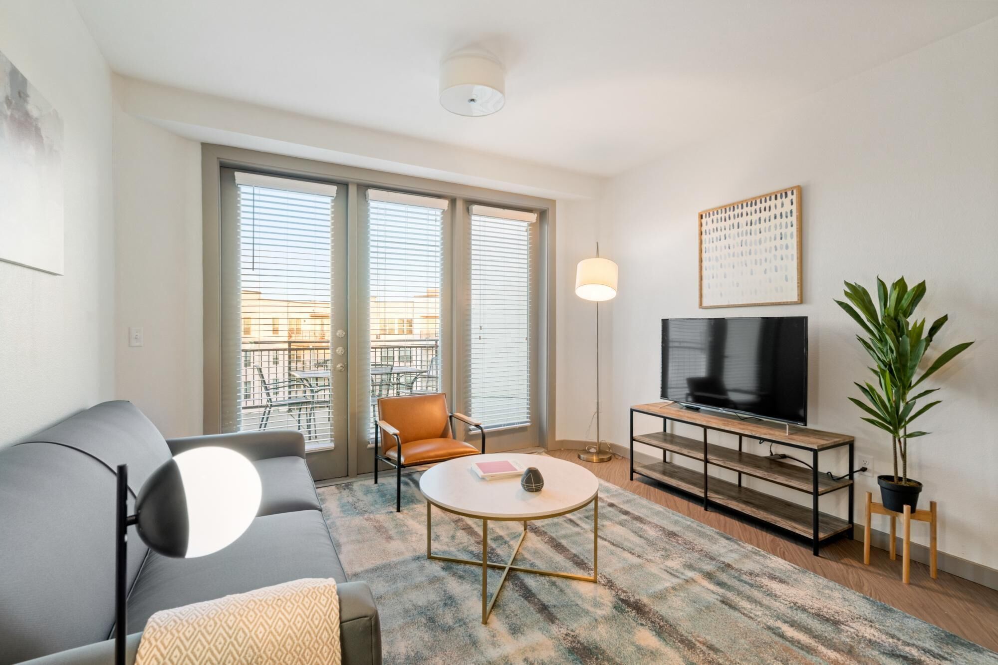 Arlington | Inspired 2BD/2BA Deluxe Apartment