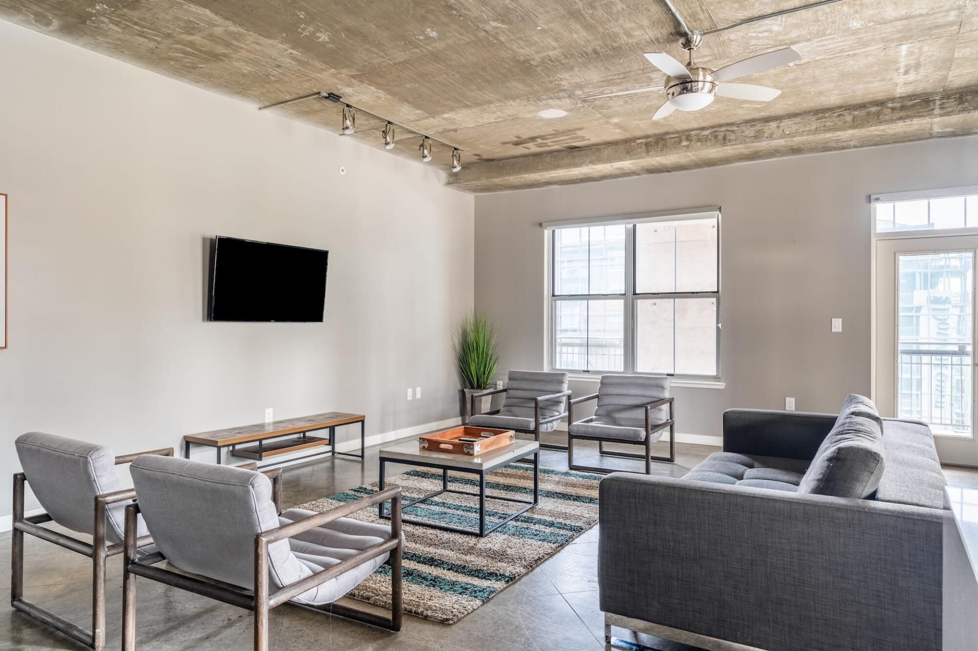 Austin | Awesome 2BD/2BA Downtown Apartment