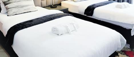 1 habitación, tabla de planchar con plancha, wifi gratis y ropa de cama