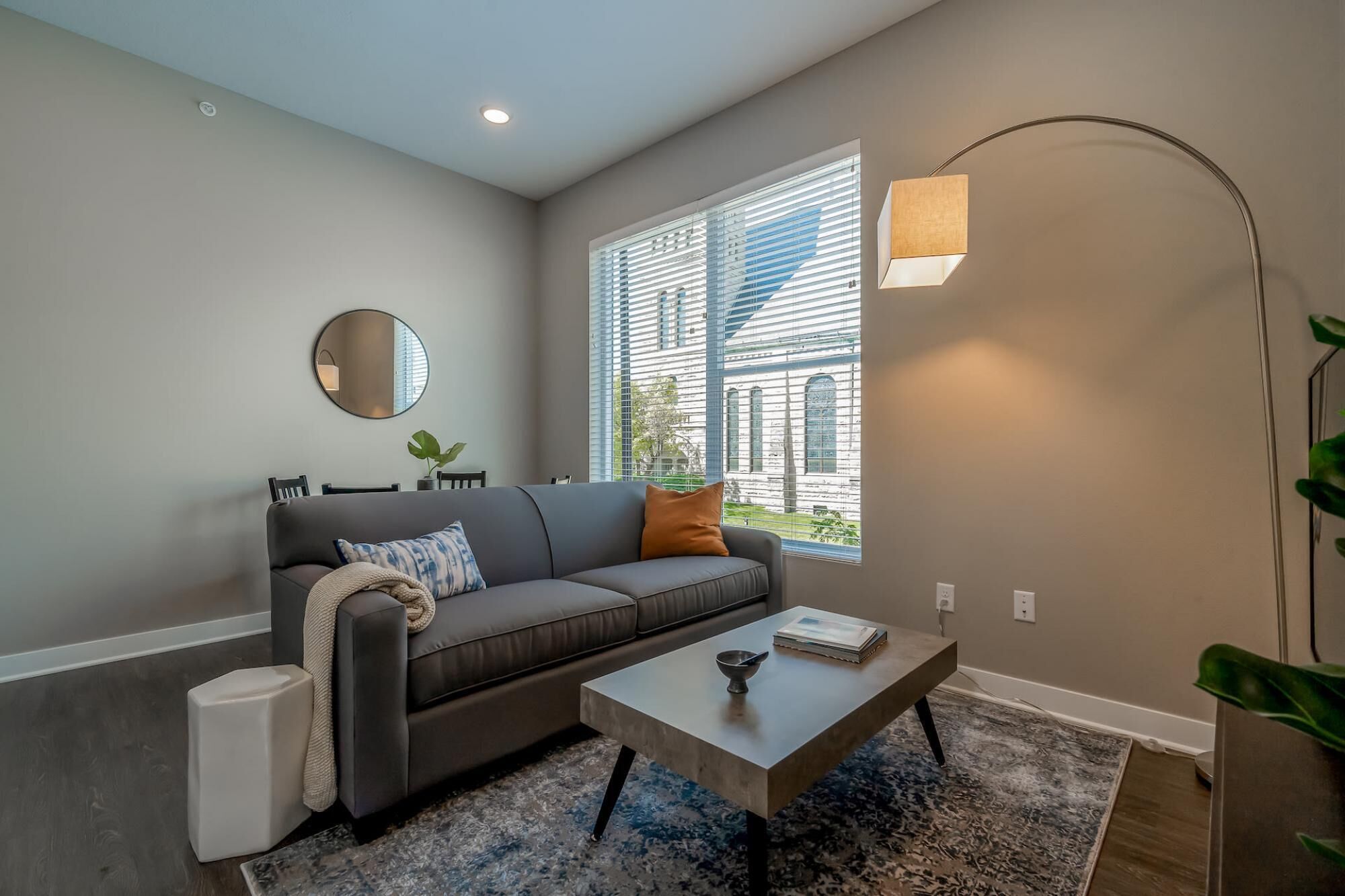 Des Moines | Amazing 1BD/1BA Downtown Apartment