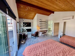 3 Schlafzimmer, Schreibtisch, Bügeleisen/Bügelbrett, Reisekinderbett