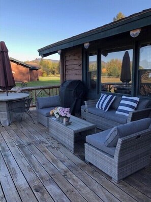 Terrace/patio - Tamarack Cottage Welcomes You ! STR # 200283 (Lake Placid)