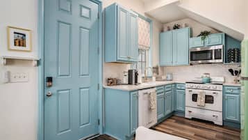 Refrigerador, microondas, horno, placa de cocina