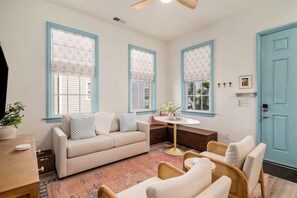 TV - "The Southern Pearl" - Cute 1bd/1ba in Park Circle (North Charleston)