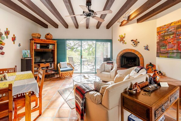 Smart TV, fireplace - Bird paradise in a gorgeous Starr Pass Golf Casita (Tucson)