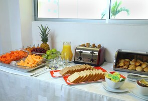 包含每日自助早餐