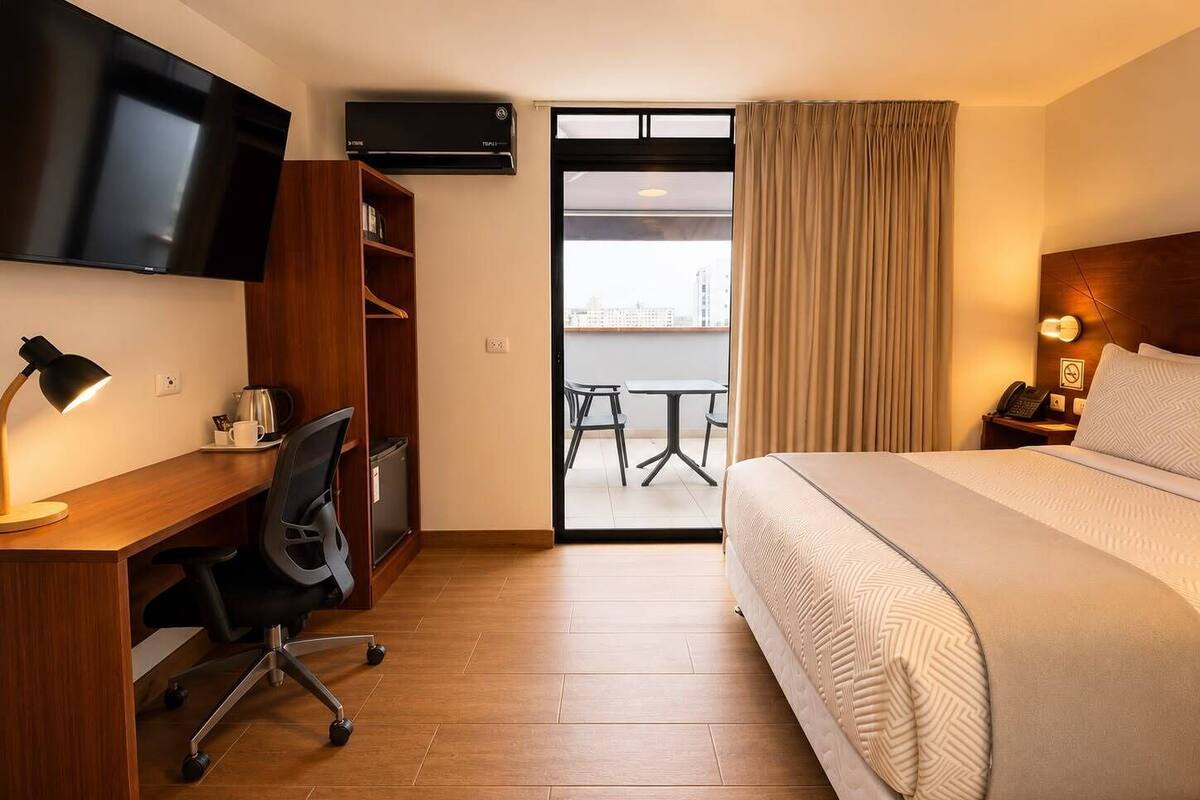 Executive Single Room | Minibar, in-room safe, desk, free WiFi
