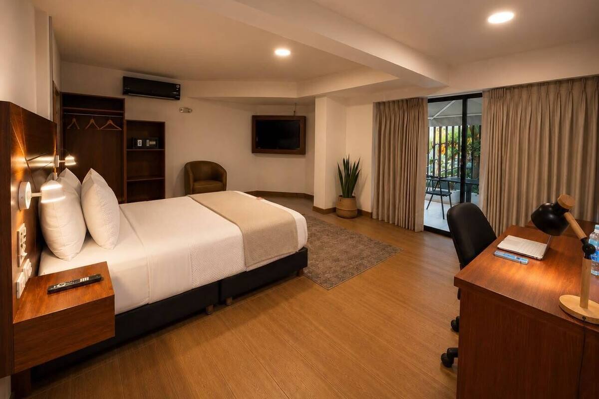 Executive Double Room, Terrace | Minibar, in-room safe, desk, free WiFi